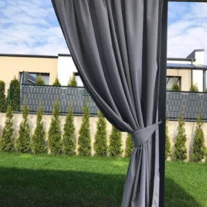 Šviesiai pilkos spalvos užuolaidos ilgaamžės ir atsparios vandeniui