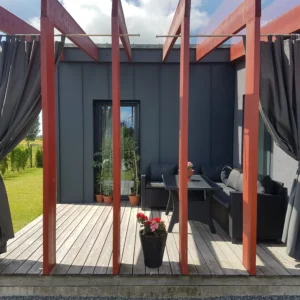 Tamsiai pilkos spalvos storos lauko užuolaidos