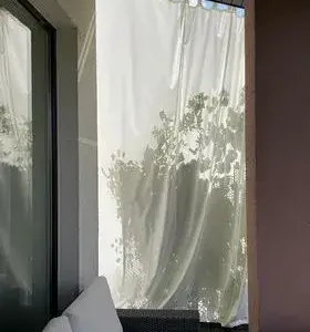 Baltos plonos lauko užuolaidos
