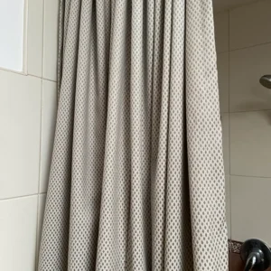 Elegantiška beige dušo užuolaida