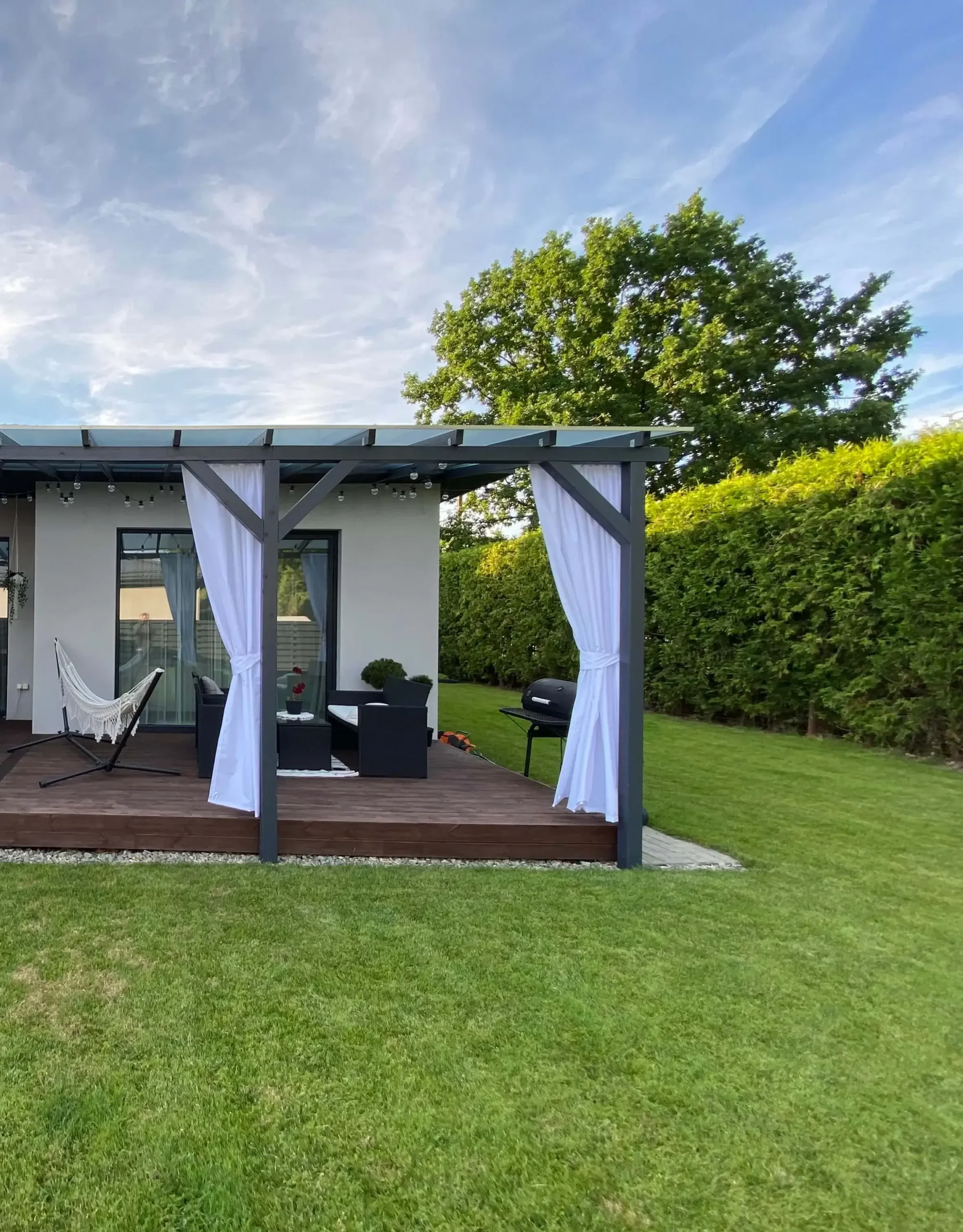 balta terasos uzuolaida